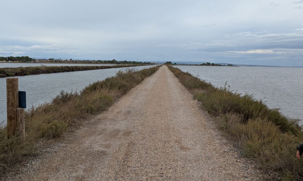 Vers le phare des Onglous, étang de Thau